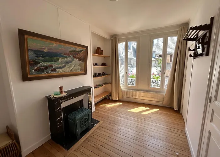 Ma Jolie Maison De L'eveque Guest house